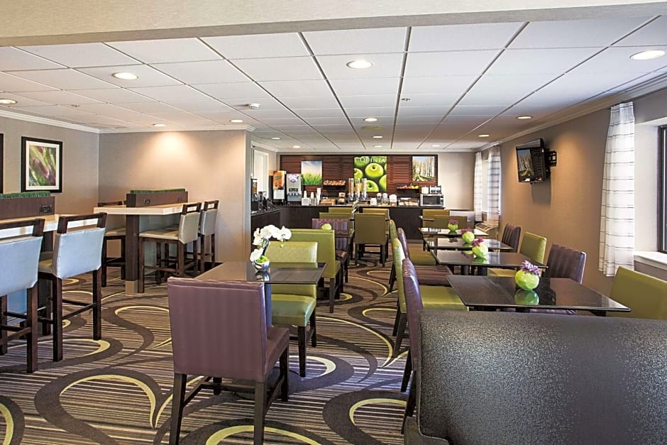 La Quinta Inn & Suites by Wyndham Baton Rouge Siegen Lane