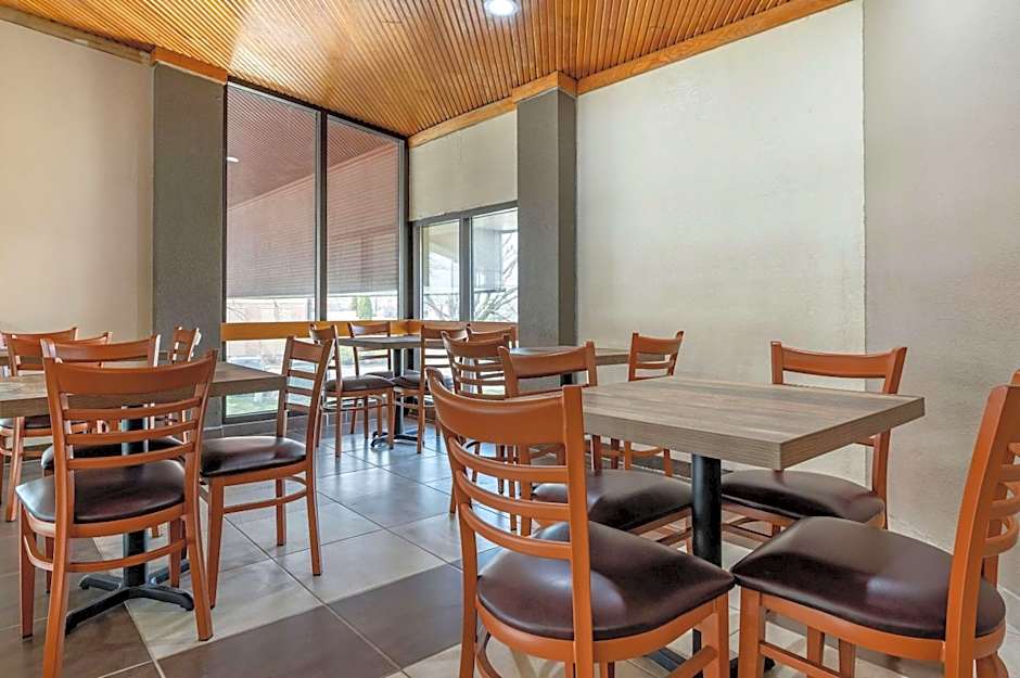 Econo Lodge Lafayette near University