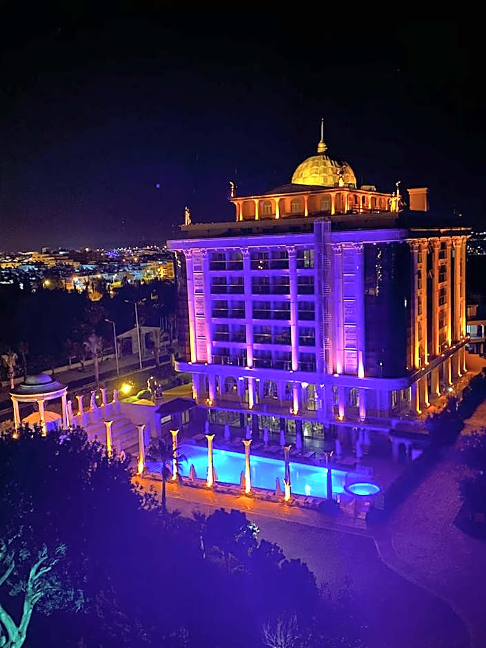 LAUR HOTELS Experience & Elegance