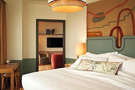 Homey Up - Family Room