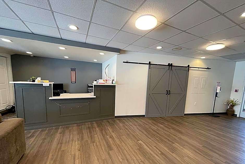 Days Inn by Wyndham Manitowoc