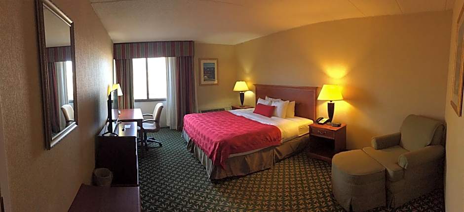 Mystic River Hotel & Suites