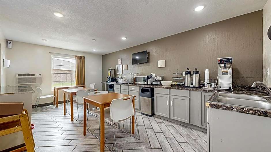 Red Lion Inn & Suites Olathe Kansas City