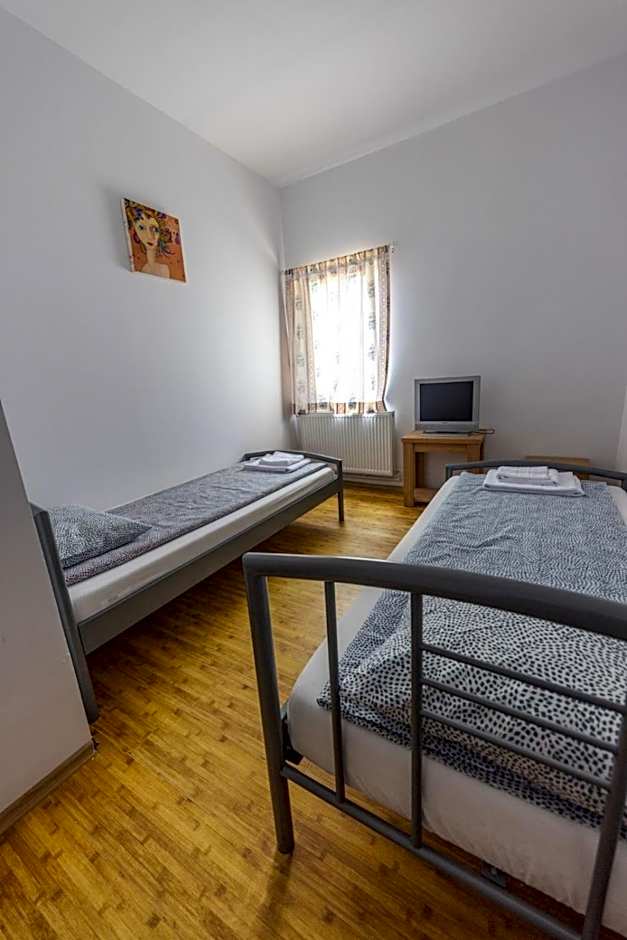 Route 68 Hostel Gurasada Park
