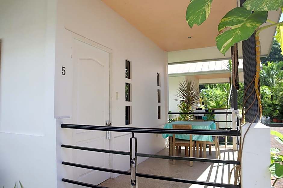 Ice Bear Bar & Tourist Inn