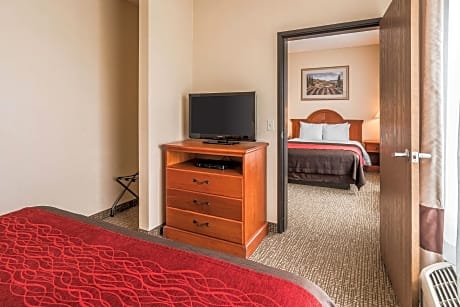 1 King Bed, 1 Queen Bed, Suite, Nonsmoking