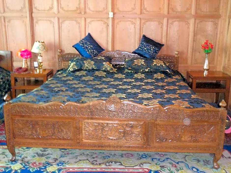 Alif Laila Group of Houseboat