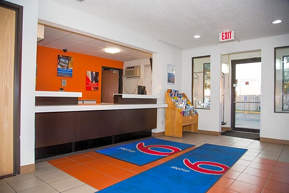 Motel 6 Omaha, NE