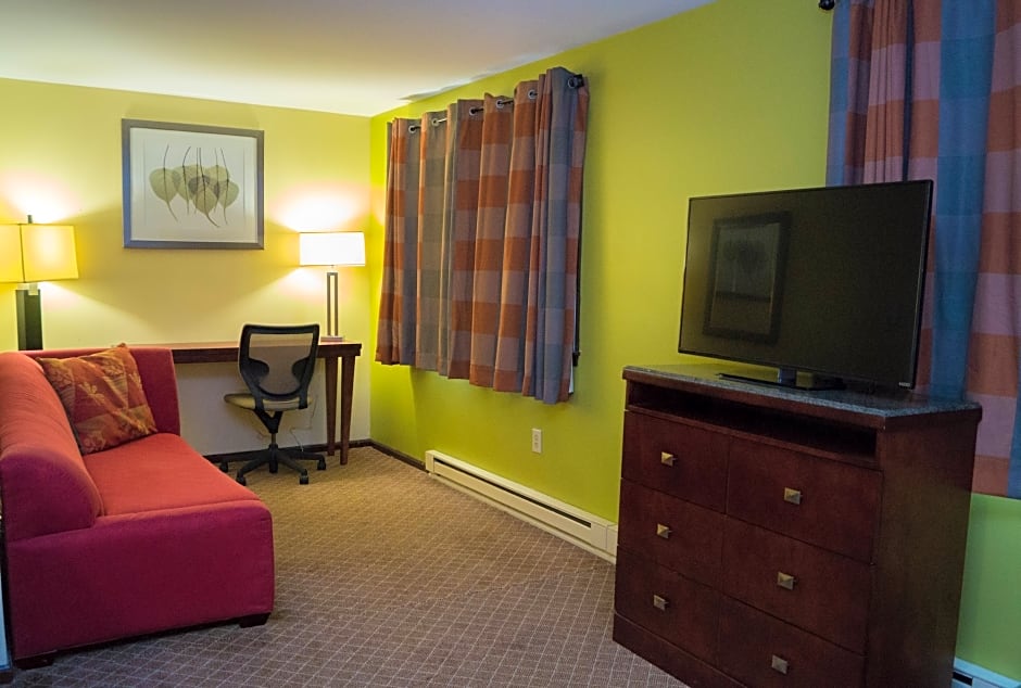 Sullivan Trail Inn & Suites