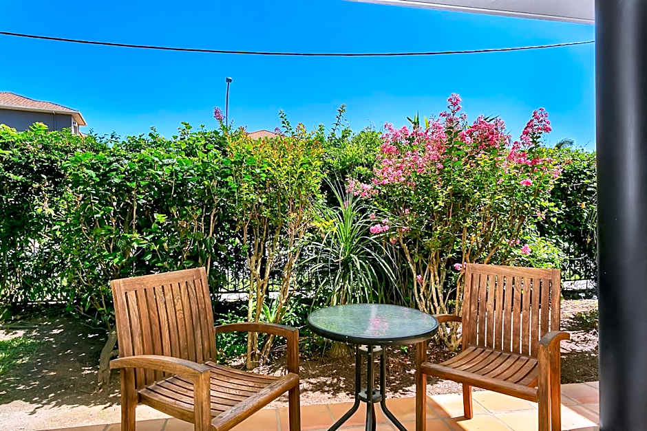 Cairns Reef Apartments & Motel