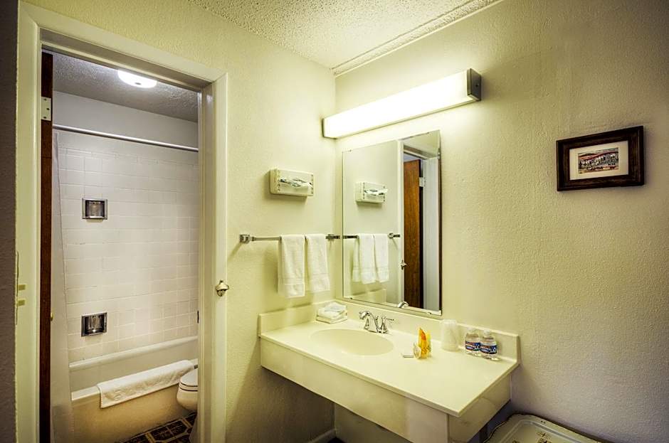Roadrunner Lodge Motel