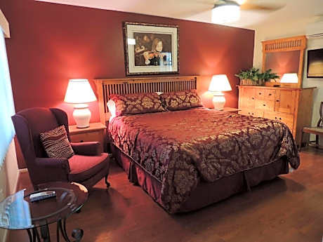 One-Bedroom King Suite