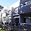 La Orchard Hotel