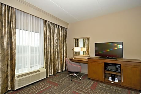 Queen Room with Two Queen Beds and Roll-In Shower - Mobility and Hearing Access/Non-Smoking