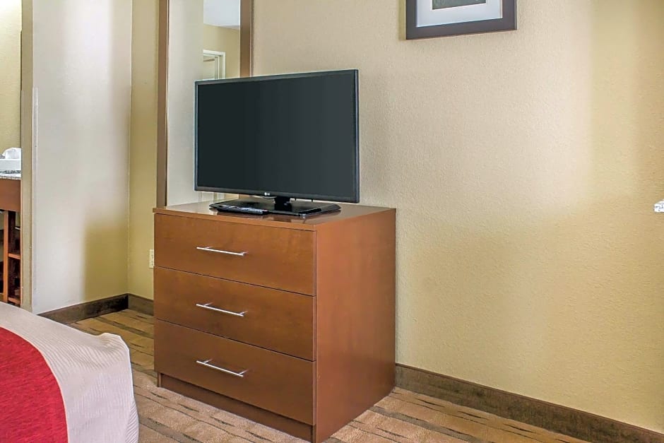 Comfort Inn & Suites Cedar Rapids North - Collins Road