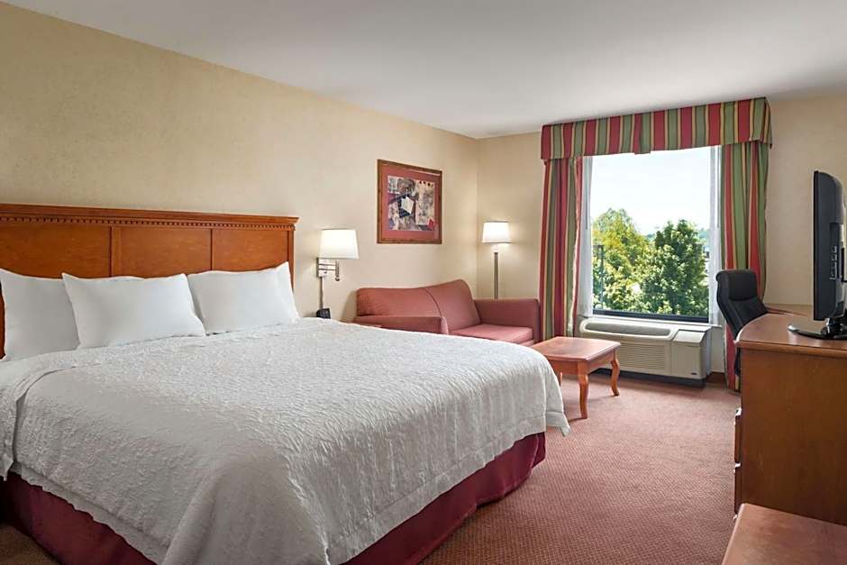 Hampton Inn By Hilton Belle Vernon