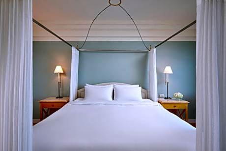 Corner Suite Mountain