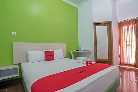 RedDoorz Plus near Alun Alun Kuningan
