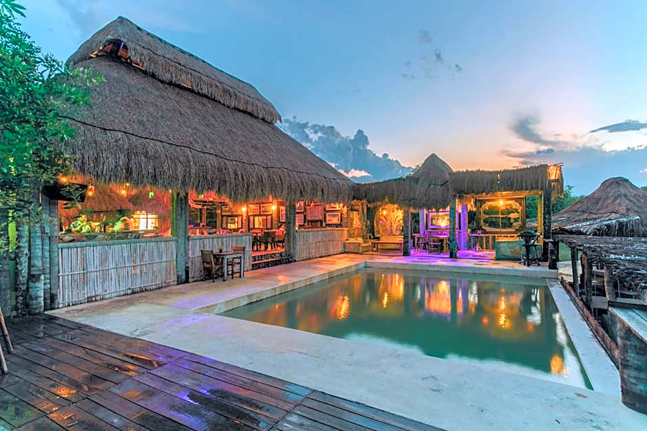 La Embajada Universal The Eighth Color of Bacalar