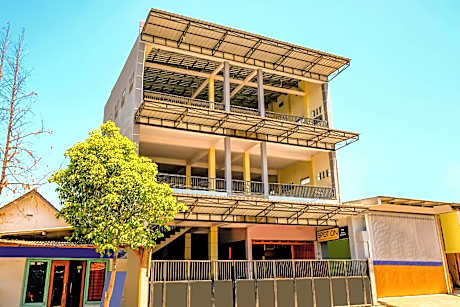 SPOT ON 1759 Family Residence