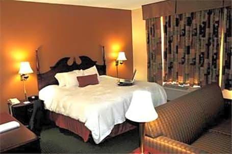 Hampton Inn Bedford