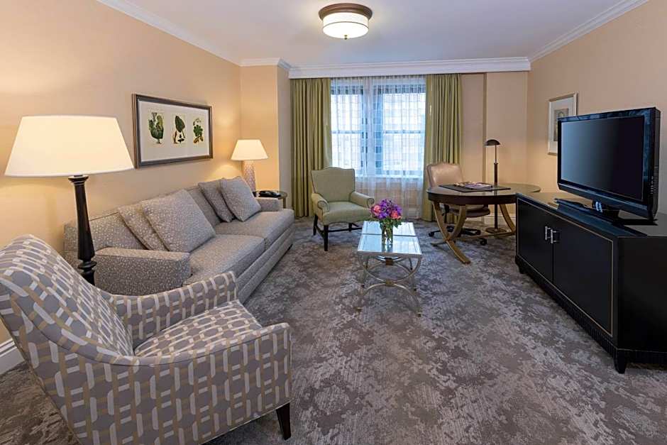 The Raphael Hotel, Autograph Collection by Marriott