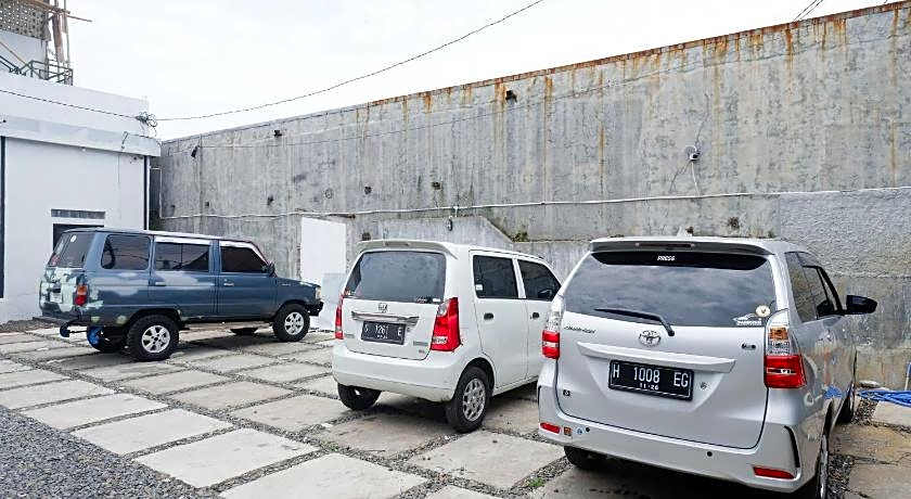 RedDoorz near Stasiun Batang