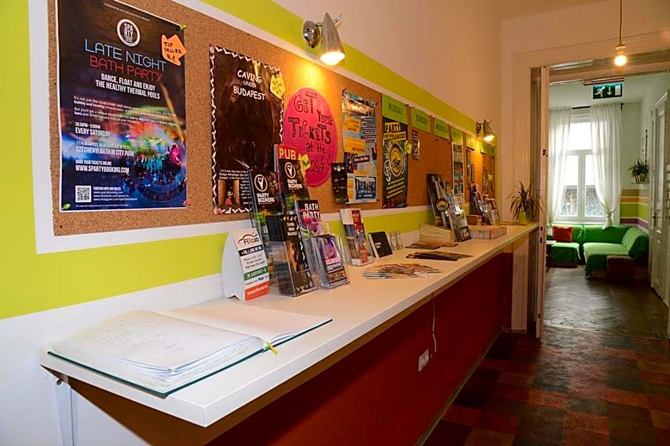 Budapest Party Hostel at Udvarom