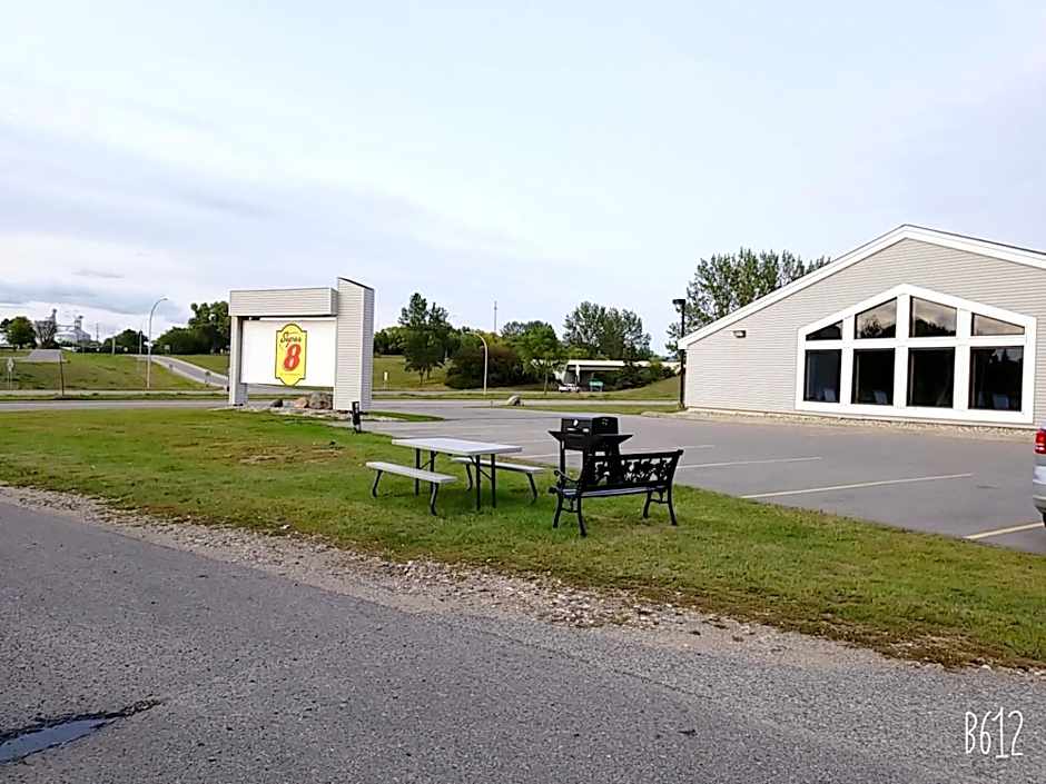 Super 8 by Wyndham Glenwood