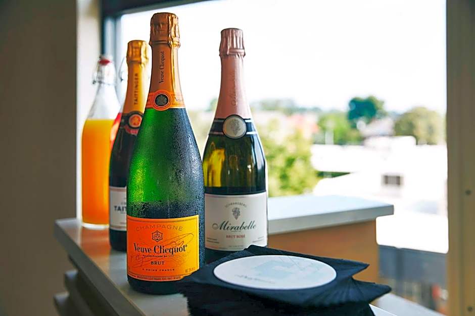 The Draftsman, Autograph Collection by Marriott