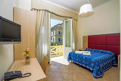 Double or Twin Room with Balcony and Sea View