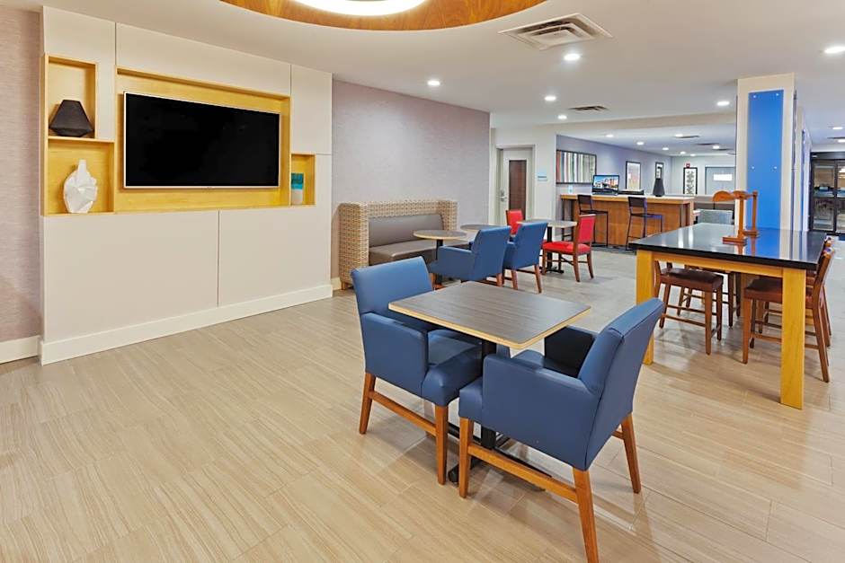 Holiday Inn Express Hotel & Suites Rome-East By IHG
