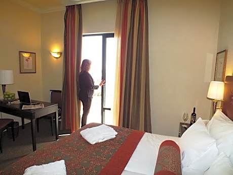 Classic Twin Room with Balcony