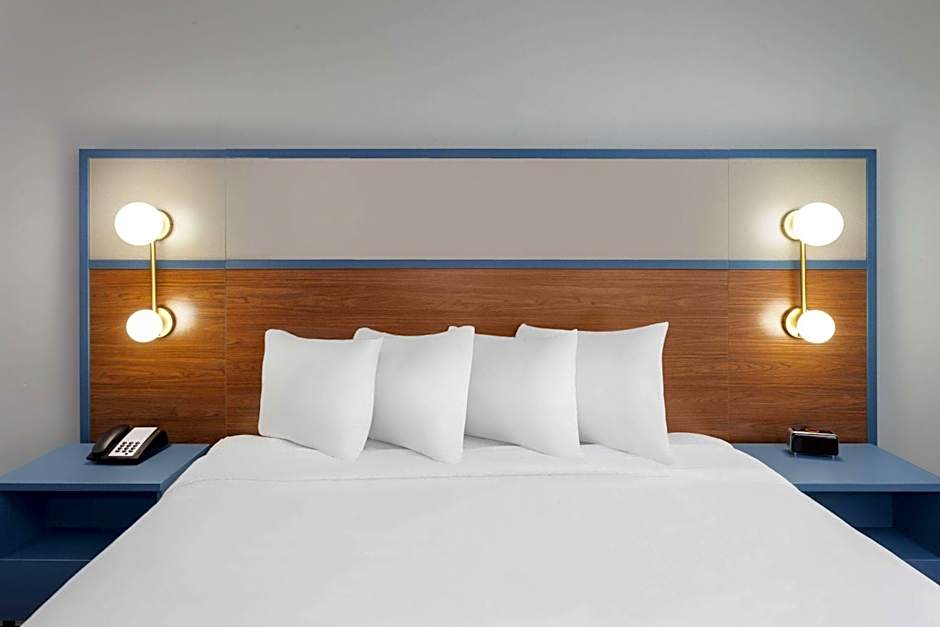 AmericInn by Wyndham Eagle River Downtown