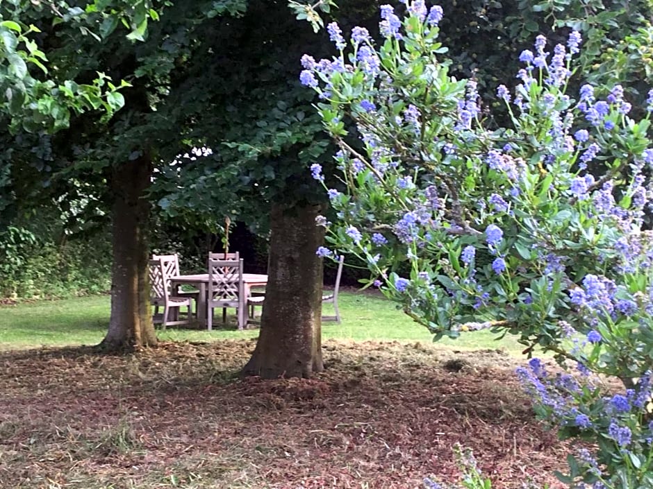 Field End House Strawberry Lane Meysey Hampton