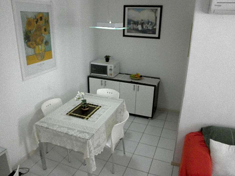 NA BEIRA MAR DE PAJUCARA - EDIFICO NEO 2- APARTAMENTO COM 02 QUARTOS - POSSUI VARANDA- VISTA LATERAL DO MAR- AVENIDA DOUTOR ANTONIO GOUVEIA 1081- CONSUMO ELETRICO É PAGO No CKECK-OUT 1KWH É 1,35 REIAS -TEM TELA DE PROTEÇÃO-