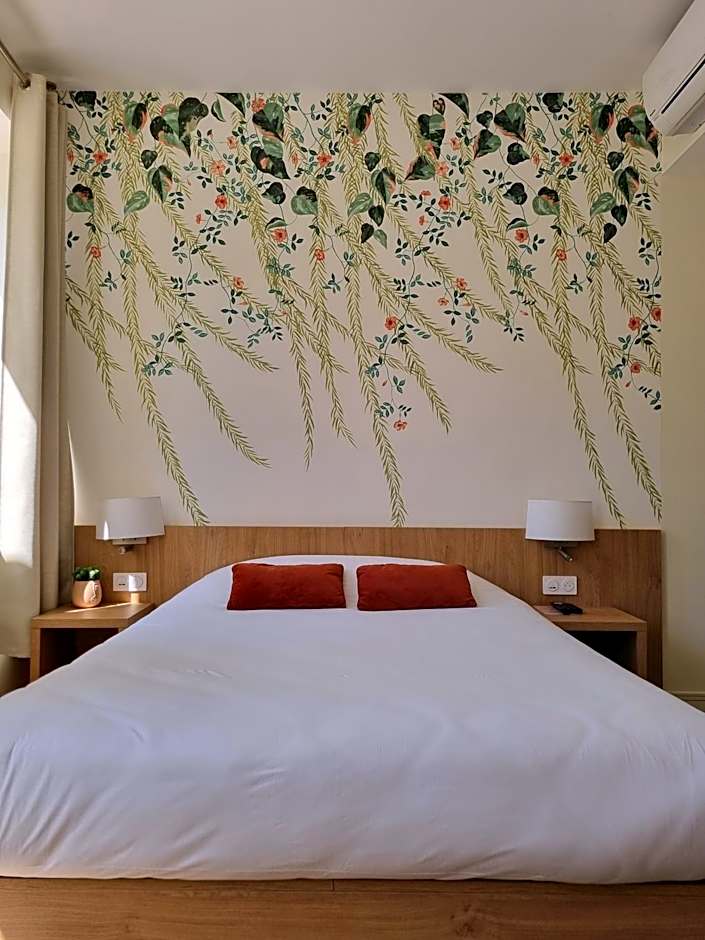 Bloom Hostel Bar & Garden