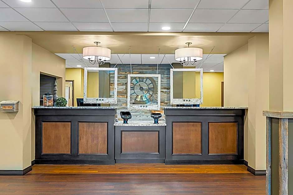 Best Western Plus Lacombe Inn & Suites