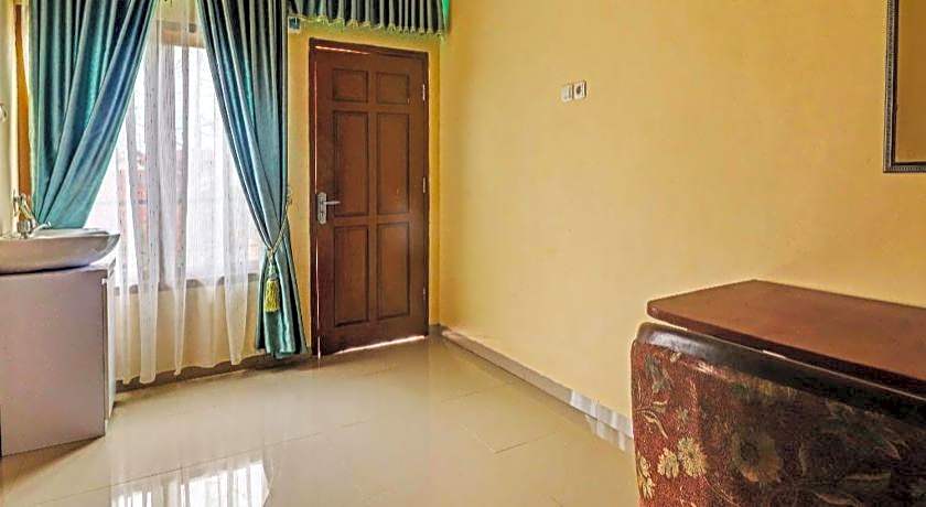 OYO 90945 Arizon Kost