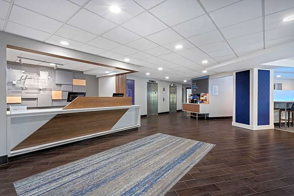 Holiday Inn Express & Suites Cincinnati Riverfront By IHG