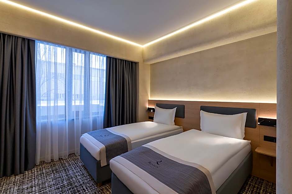 Photo 1 of 37 of Renion City Hotel