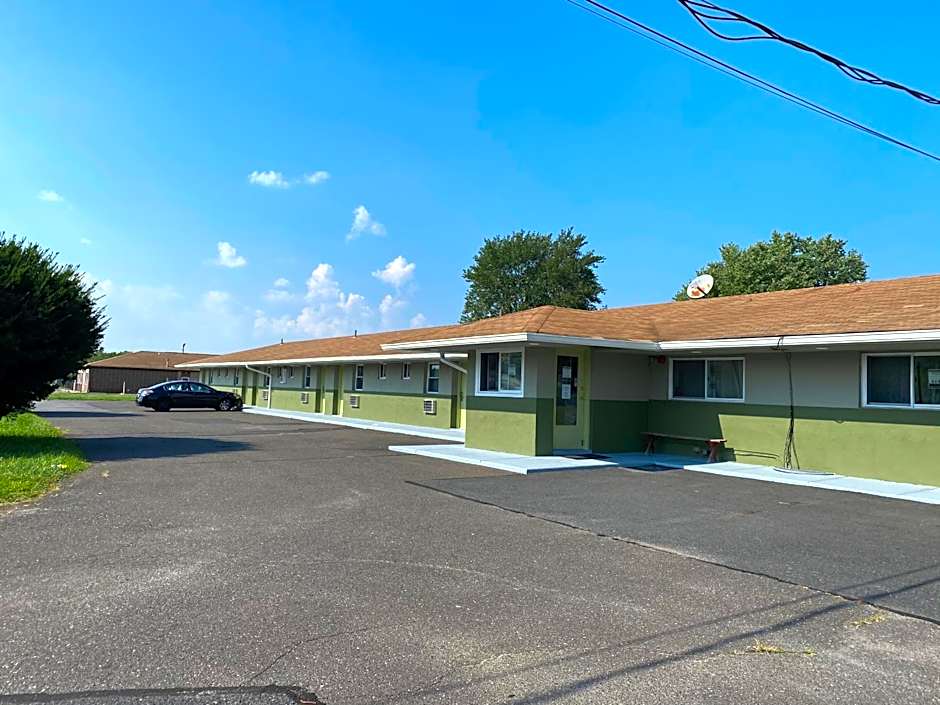 Red Carpet Inn & Suites Wrightstown