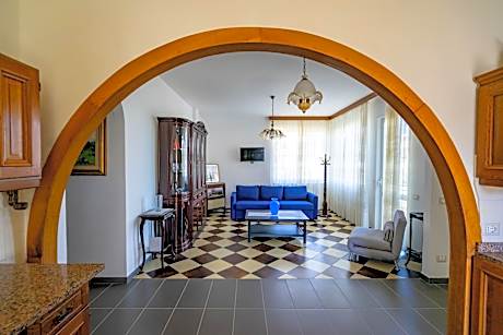 +61 Lounge Apartment