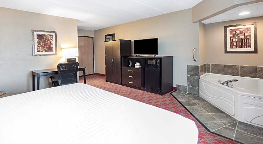 Baymont by Wyndham Brooklyn Center