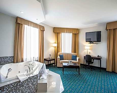 1 King Bed Suite Nonsmoking Upgrade