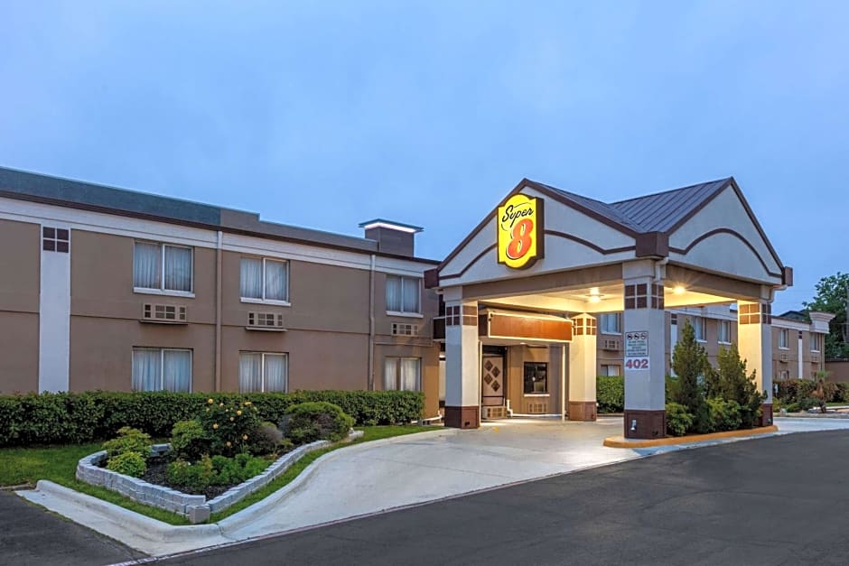 Super 8 by Wyndham Grand Prairie North