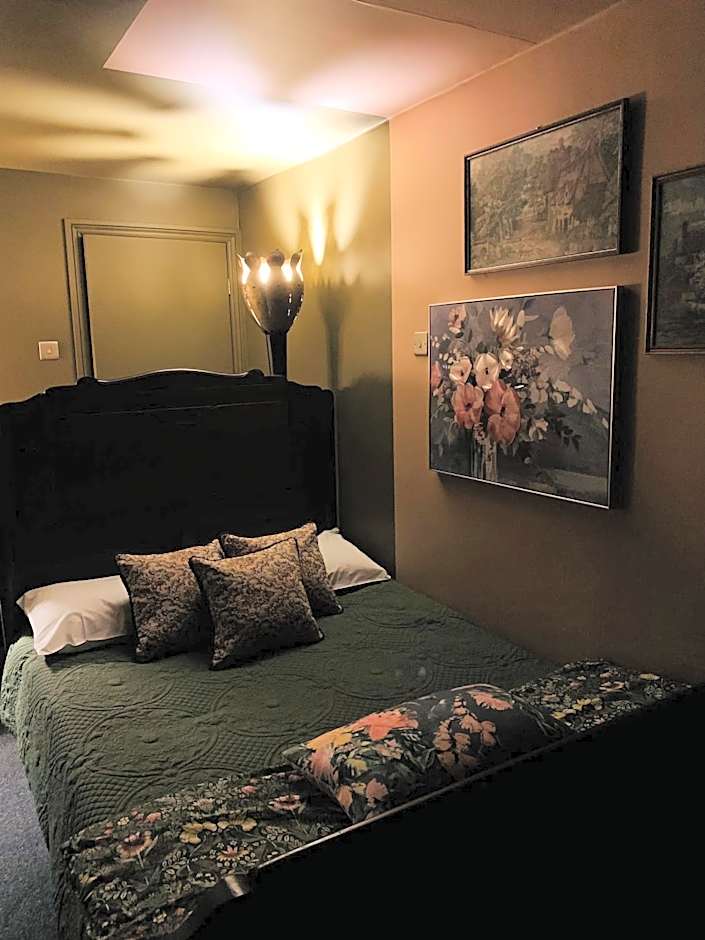 PAVILION ROOMS AT NO. 26