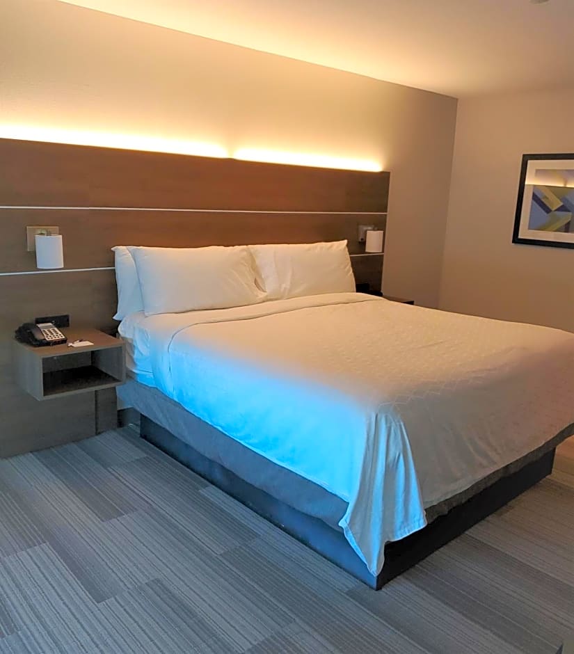 Holiday Inn Express & Suites San Antonio West Sea World Area by IHG