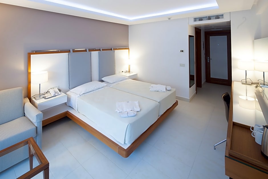 Photo 1 of 2 of 1 Double Bed or 2 Beds, Side Sea View