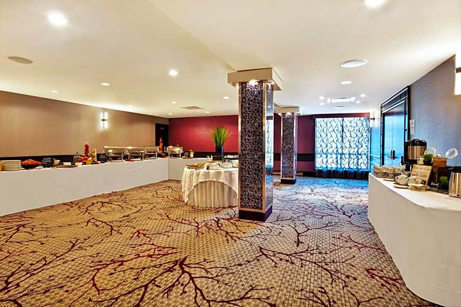 Crowne Plaza Kitchener-Waterloo By IHG